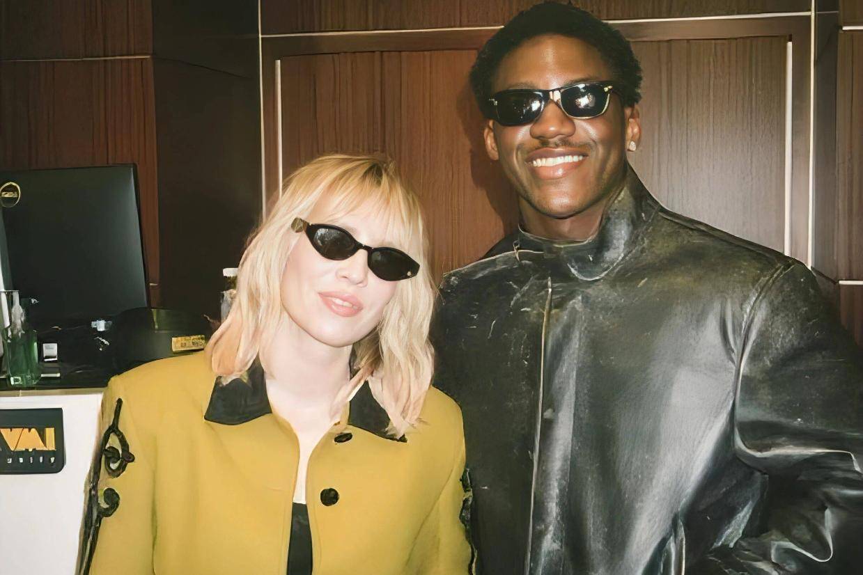 曼联承诺新帝星续约后坐稳主力！改变夏窗引援计划，只签一高价中场